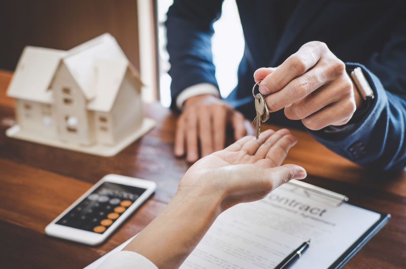 Quel pourcentage prend une agence immobilière pour une location à La Réunion ?